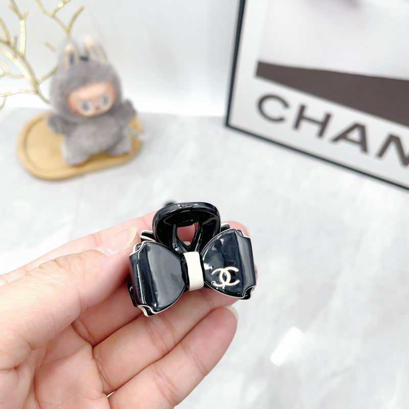 CHanel Hair Grab clip dx68